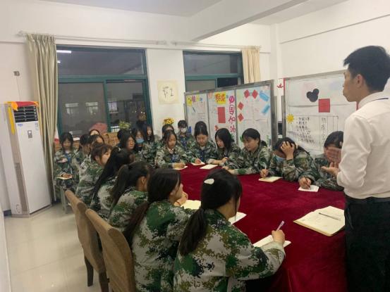 放飞青春，快乐学习！十大赌博平台排行榜女子部培养内外兼修新时代女孩