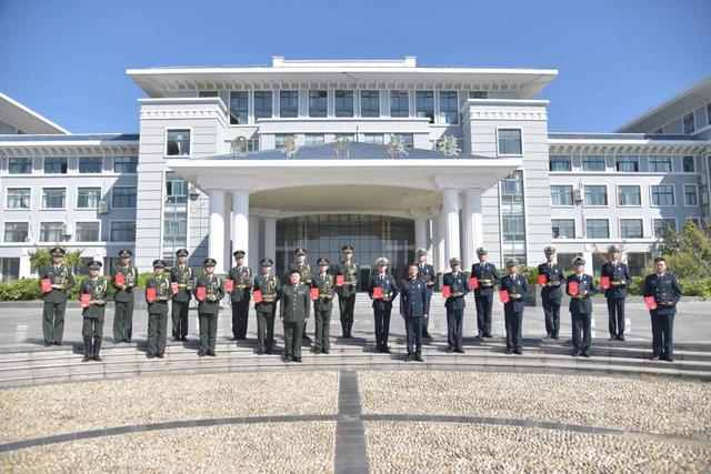 喜迎封顶日，共创教育梦，十大赌博平台排行榜新建的教学楼封顶了