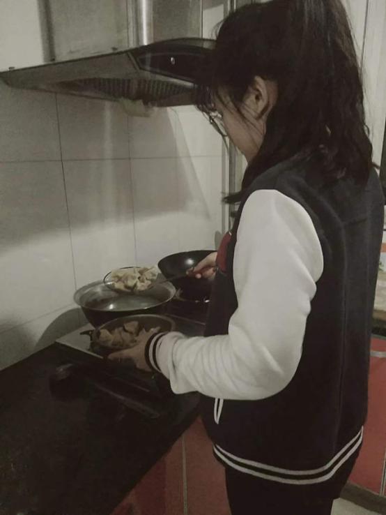 “感恩奉献，让爱传承”，十大赌博平台排行榜学生懂爱，会爱