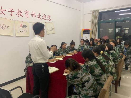 放飞青春，快乐学习！十大赌博平台排行榜女子部培养内外兼修新时代女孩