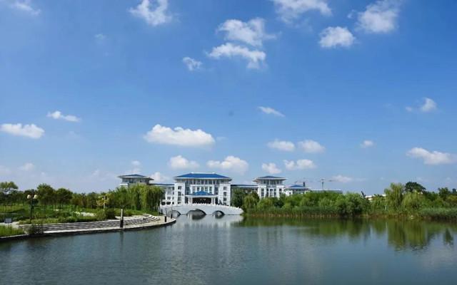 喜迎封顶日，共创教育梦，十大赌博平台排行榜新建的教学楼封顶了